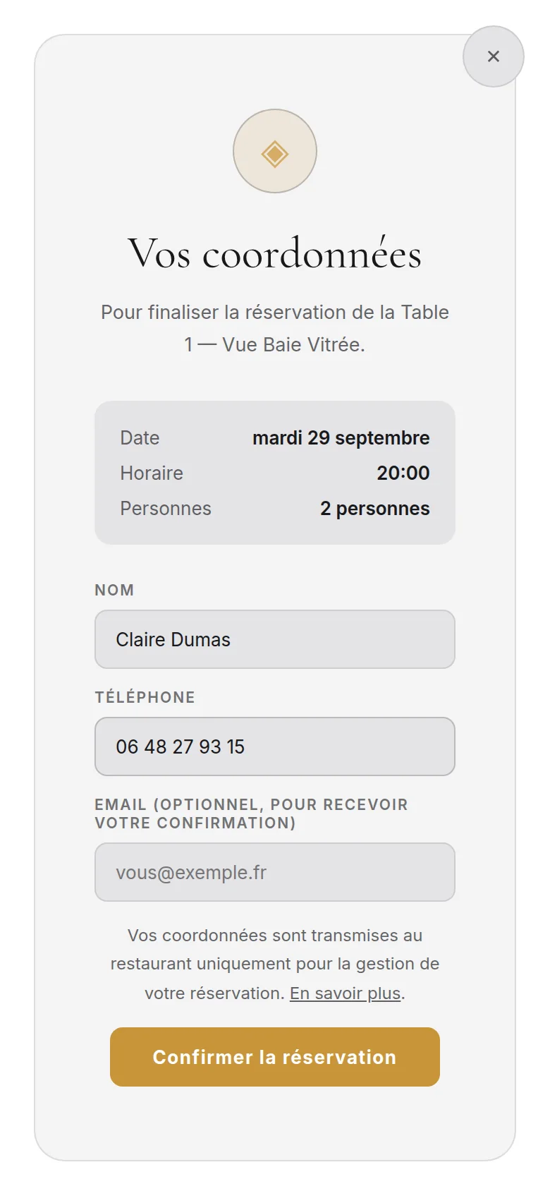Étape 4 du widget : récapitulatif, nom, téléphone, email facultatif et bouton Confirmer la réservation