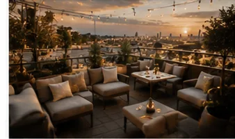 Rooftop avec vue sur le skyline de la ville